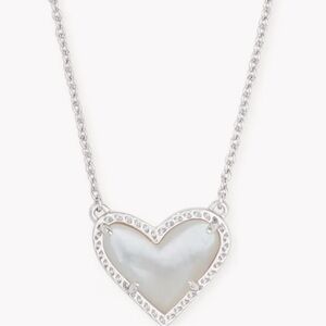 Kendra Scott Ari Heart Silver Short Necklace in Ivory Mother-of-Pearl NWT